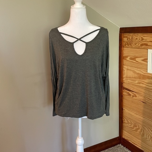 Acemi Grey Cold Shoulder Criss Cross Long Sleeve Top Blouse - Picture 1 of 8